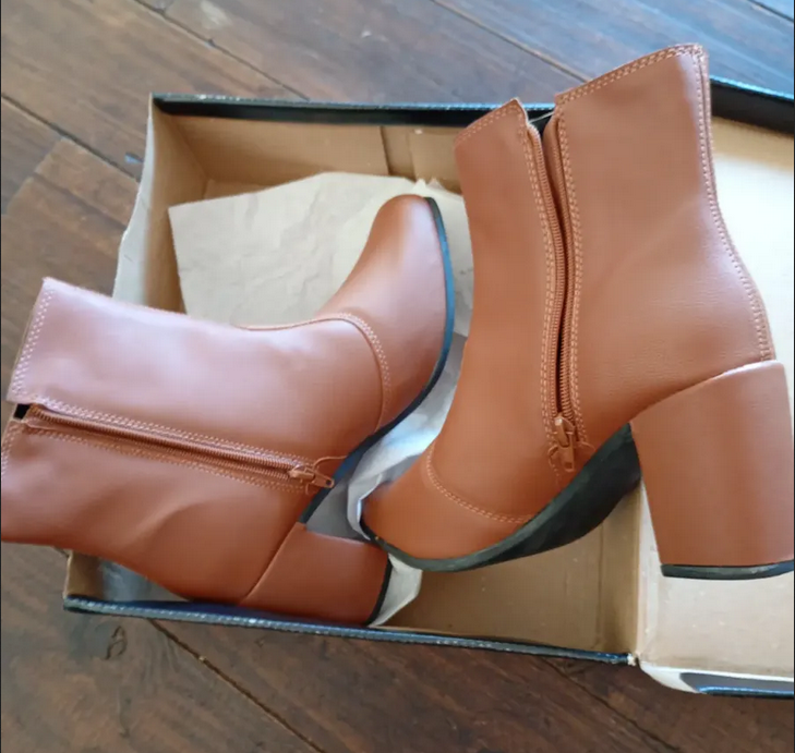 Bota Cano Curto Salto Alto Grosso Bico Quadrado Confortável