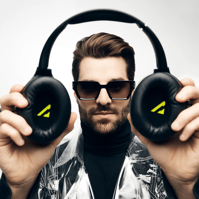 WAAW by Alok Fone de Ouvido Sense 210 Bluetooth Over Ear com Conectividade P2 e Bateria de Até 40 Horas