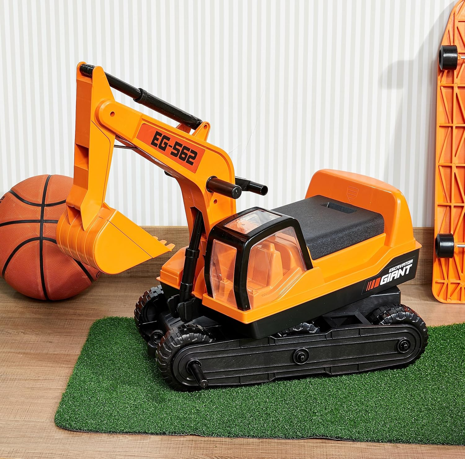 HOMEM VER TRATOR DE BRINQUEDO HOMEM FELIZ