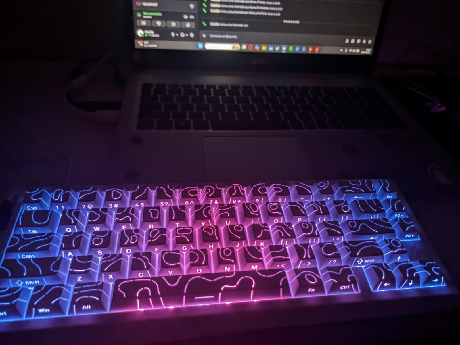ESSE TECLADO RESPONDE ANTES DE VOCÊ PENSAR