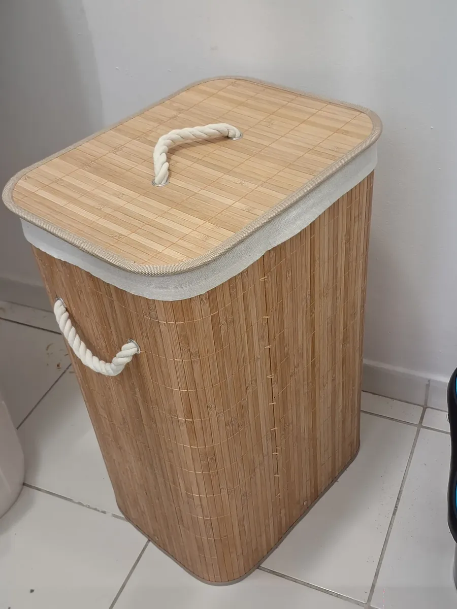 LUGAR DE ROUPA SUJA NÃO É EM CIMA DA CADEIRA