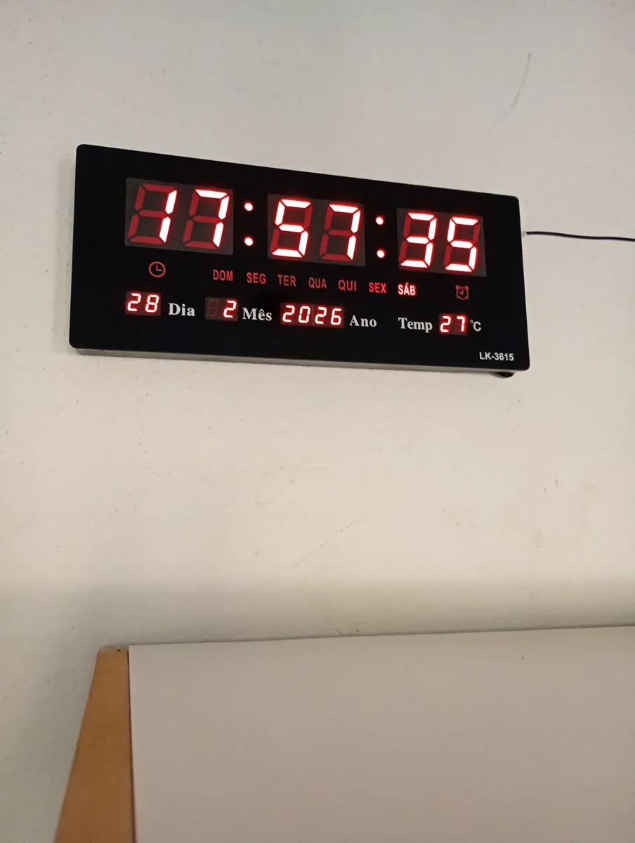 ACHO MUITO BONITO ESSE RELÓGOS DE ACADEMIA