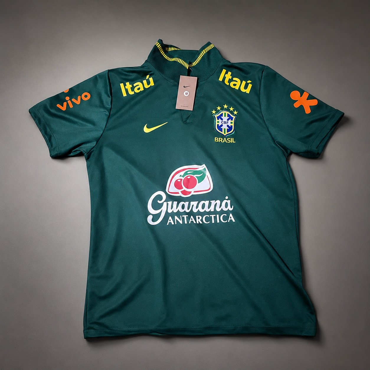 MAIS ESTILO QUE O FUTEBOL DOS ANOS NOVENTA.
