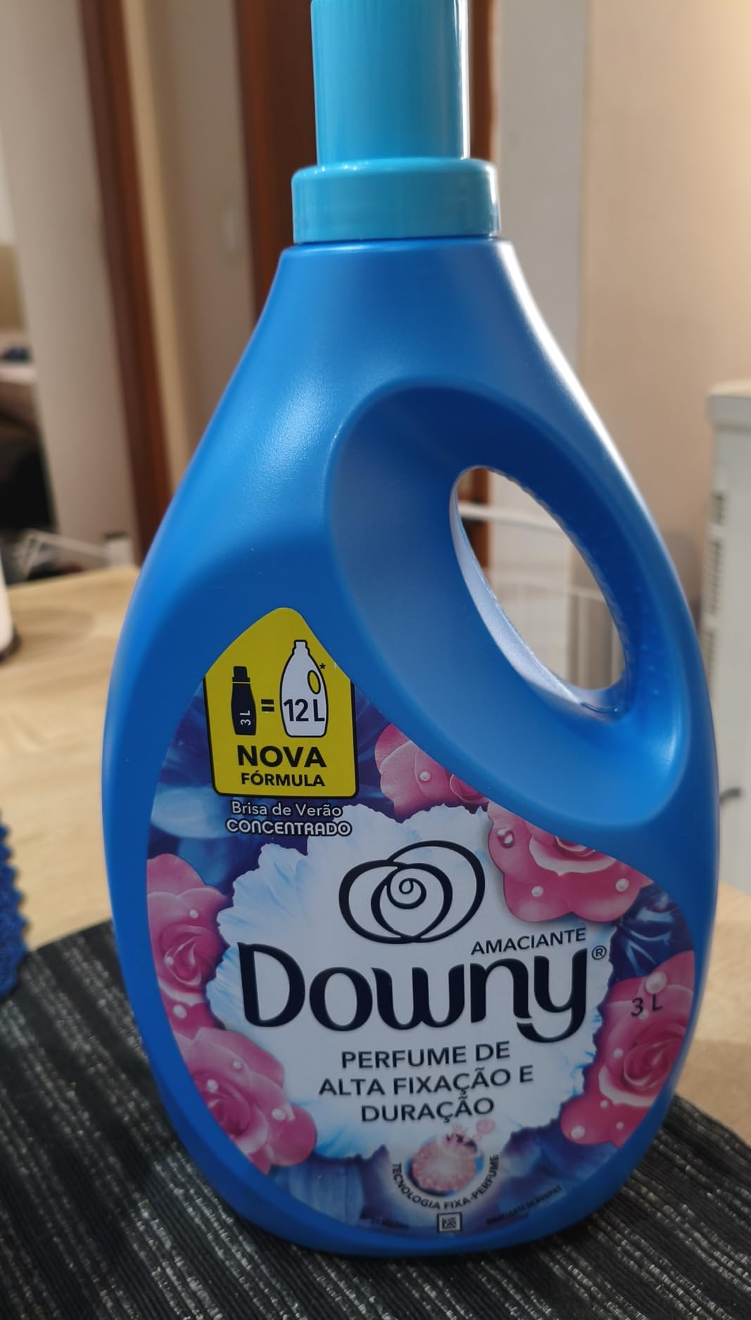 Amaciante Concentrado Downy Brisa de Verão, 3L | Rende 12L, Perfume com Notas de Flores e Ar Fresco