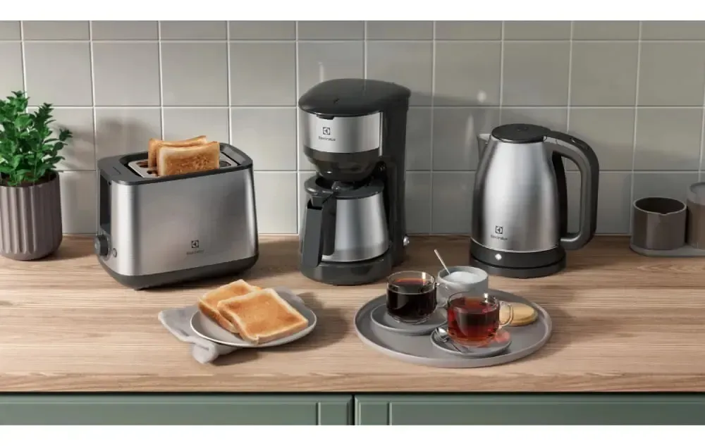 Cafeteira Elétrica Electrolux C/ Jarra Inox 30 Xícaras Prateado ECM22