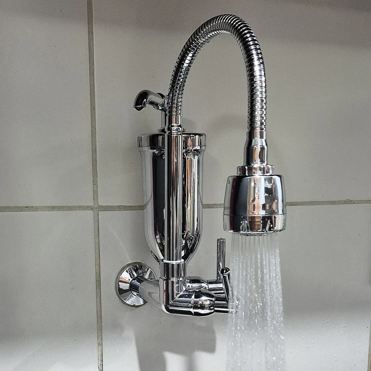 TORNEIRA COM FILTRO E PURIFICADOR DE ÁGUA EM UM SÓ