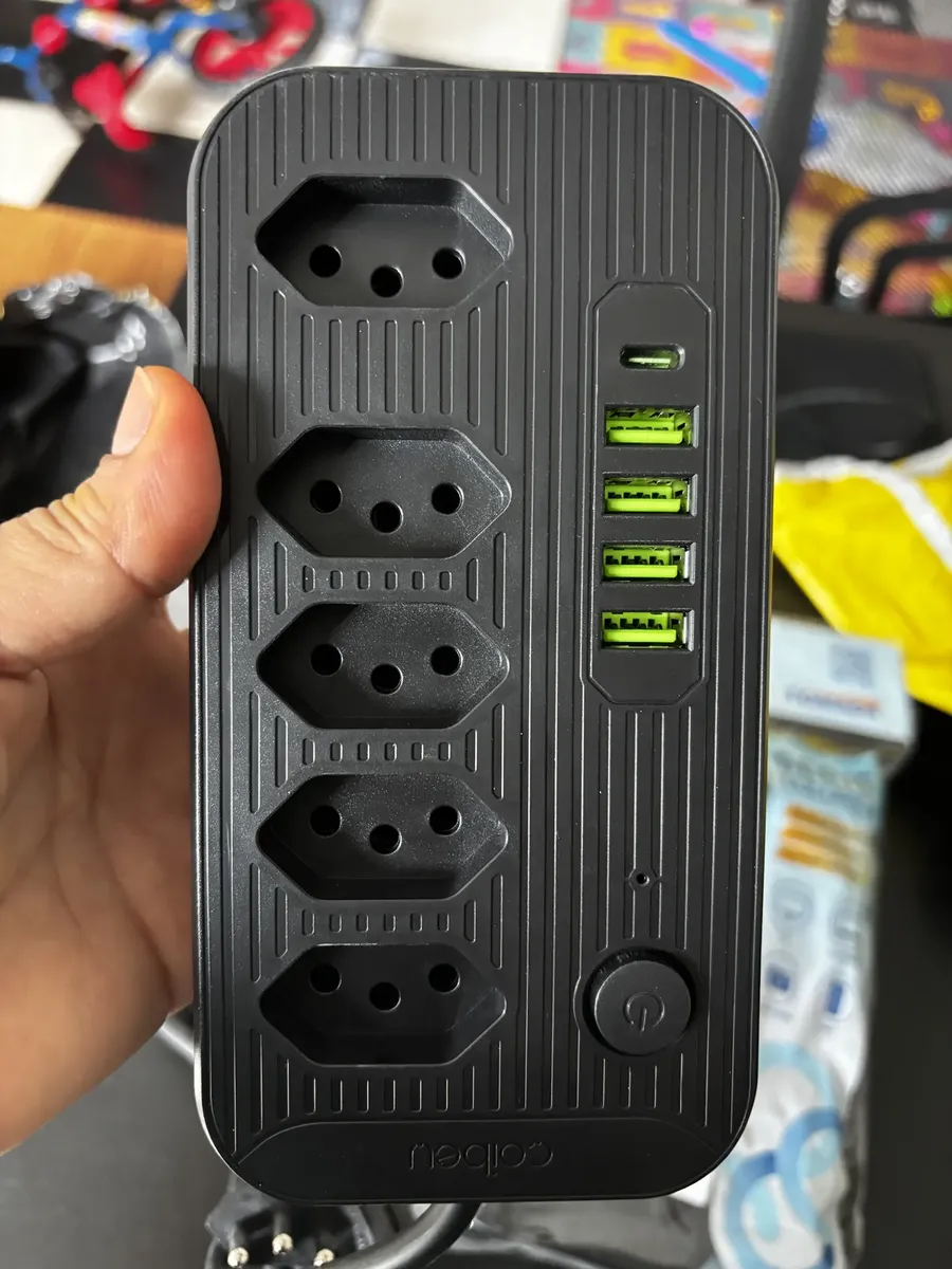 Extensão Coibeu Wkc-541 10 Tomadas 2m 4 Usb Bivolt