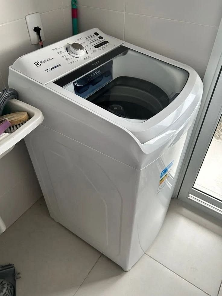 Máquina de Lavar Electrolux 17kg Branca Essential Care com Cesto Inox e Jet&Clean Led17