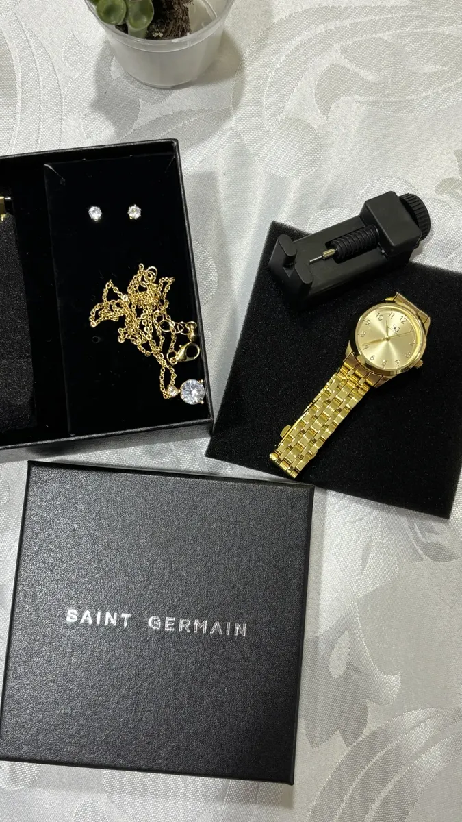Kit Relógio Colar E Brincos Ponto De Luz Dourado Feminino Luxo Golden Saint Germain Presente Original Joias Elegante Clássico 28mm