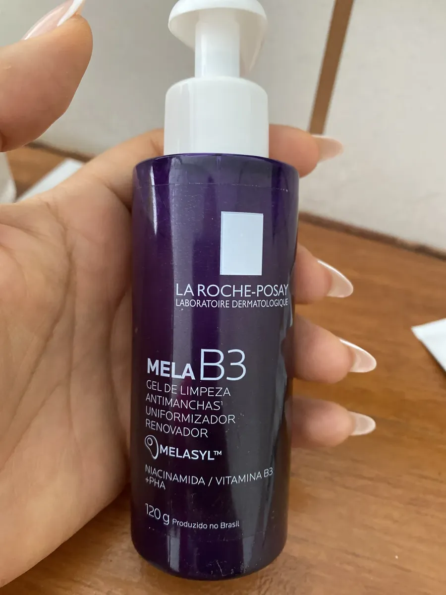 Gel de Limpeza Facial Antimanchas Uniformizador com Melasyl, Niacinamida e PHA, Limpa Profundamente e Uniformiza o Tom da Pele, Mela B3 La Roche-Posay, 120g