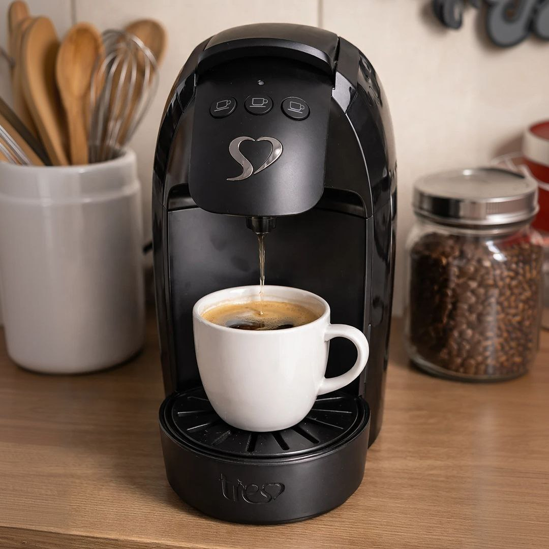 Cafeteira Espresso Luna Preta - TRES 3 Corações
