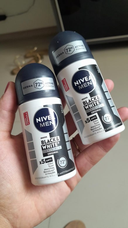 NIVEA MEN Desodorante Antitranspirante Roll On Invisible Black & White 50ml - Proteção prolongada de 48h, cuidado suave, ação antibacteriana, fórmula 5 em 1: anti-manchas, anti-odor