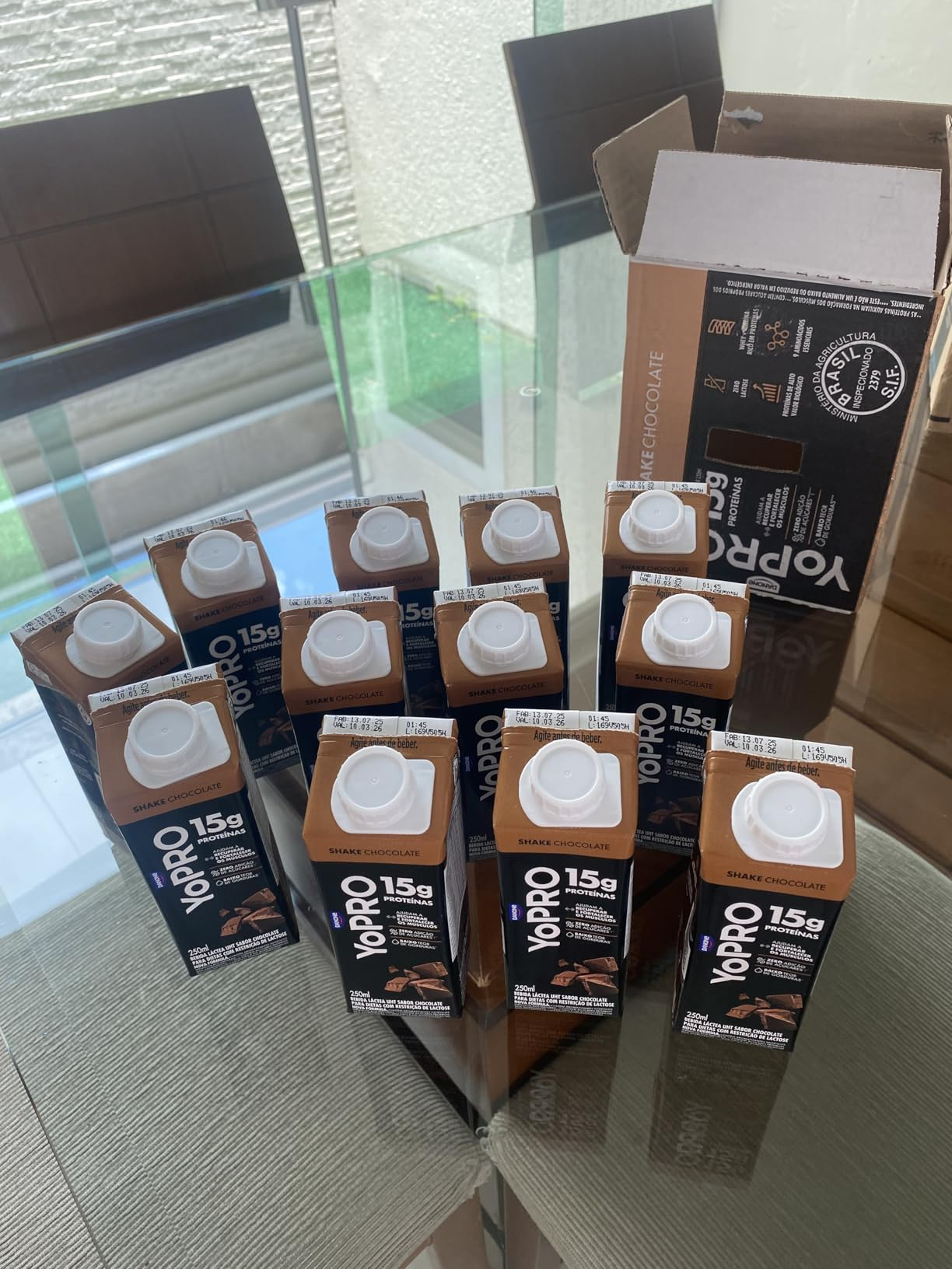 YoPRO Bebida Láctea UHT Chocolate Líquida Caixinha 250ml - 15g de Proteínas - Sem Lactose - Pack com 12 Unidades