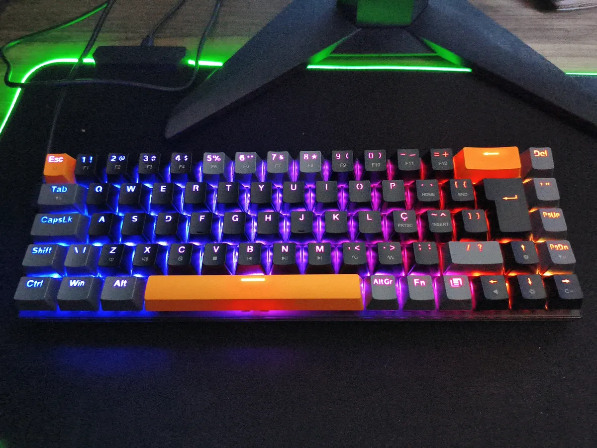 Teclado Mecânico K500-b68 Switch Red Hot Swapp Machenike Preto E Cinza Português Brasil