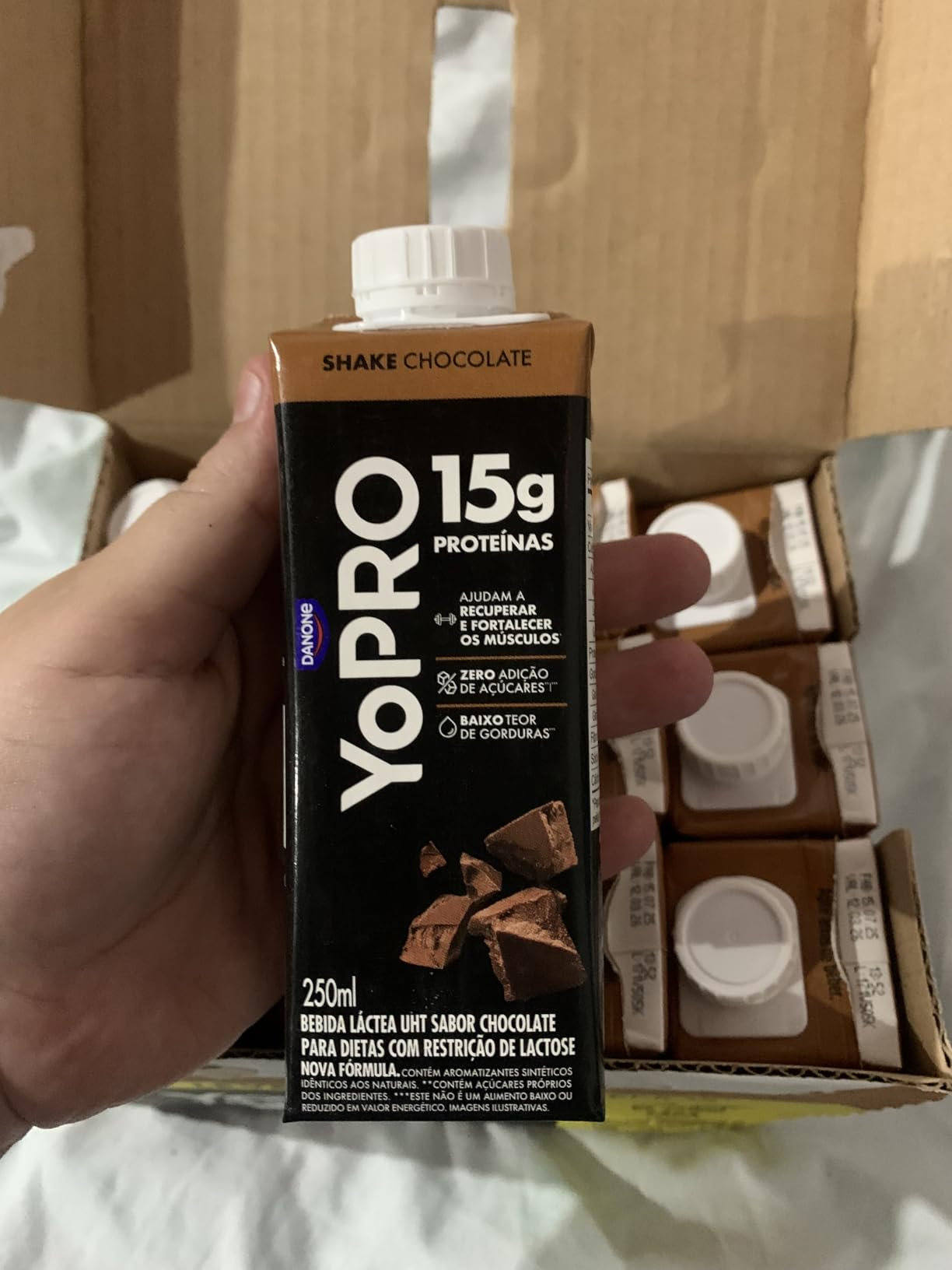 YoPRO Bebida Láctea UHT Chocolate Líquida Caixinha 250ml - 15g de Proteínas - Sem Lactose - Pack com 12 Unidades