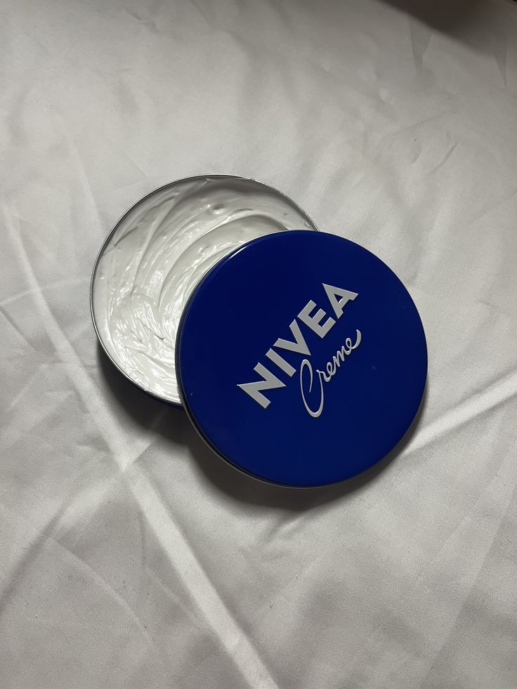 NIVEA Creme Hidratante Lata 56g, Hidratação Profunda 24h, Corporal, Uso Diário, Multibenefícios, Todas as Peles