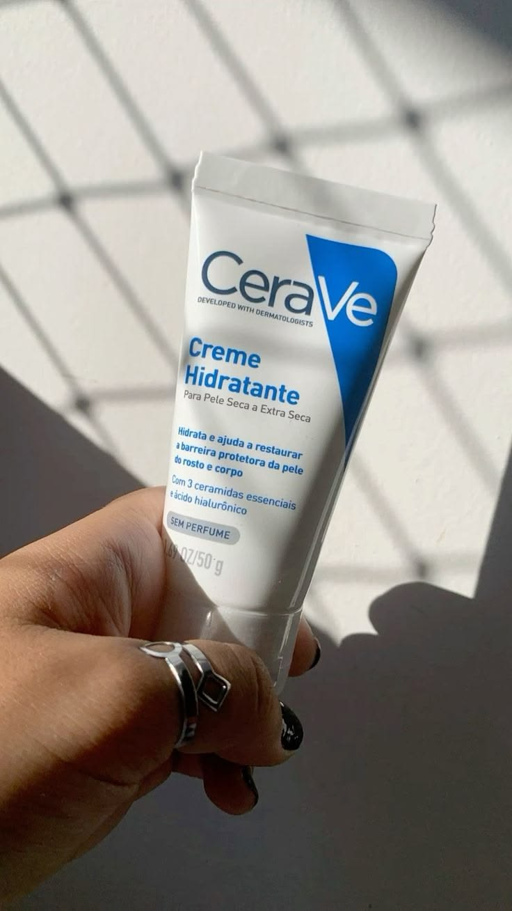 Creme Hidratante Corporal CeraVe Pele Seca e Extra Seca com Ácido Hialurônico - Hidratante para o Corpo Dermocosmético - Magazine Promosam