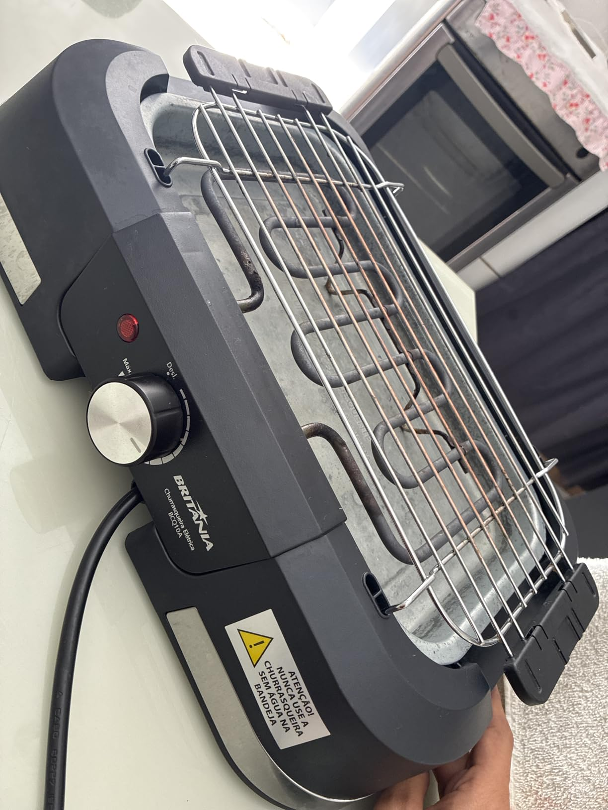 Churrasqueira Elétrica Britânia 1500W Menos Fumaça BCQ10A 220V