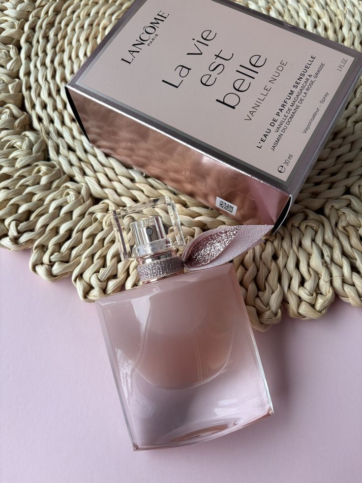 Perfume Feminino Eau de Parfum, Fragrância Floral Gourmand Inebriante com Íris Nobre e Baunilha, Aroma de Felicidade e Feminilidade, La Vie Est Belle Lancôme, Frasco com 30ml