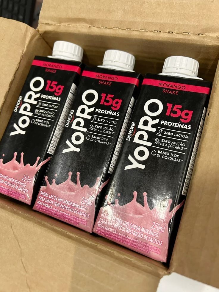 YoPRO Bebida Láctea UHT Morango – 15g de Proteínas, Líquido, Caixinha Tetra Pak 250ml (Pack com 12 unidades)