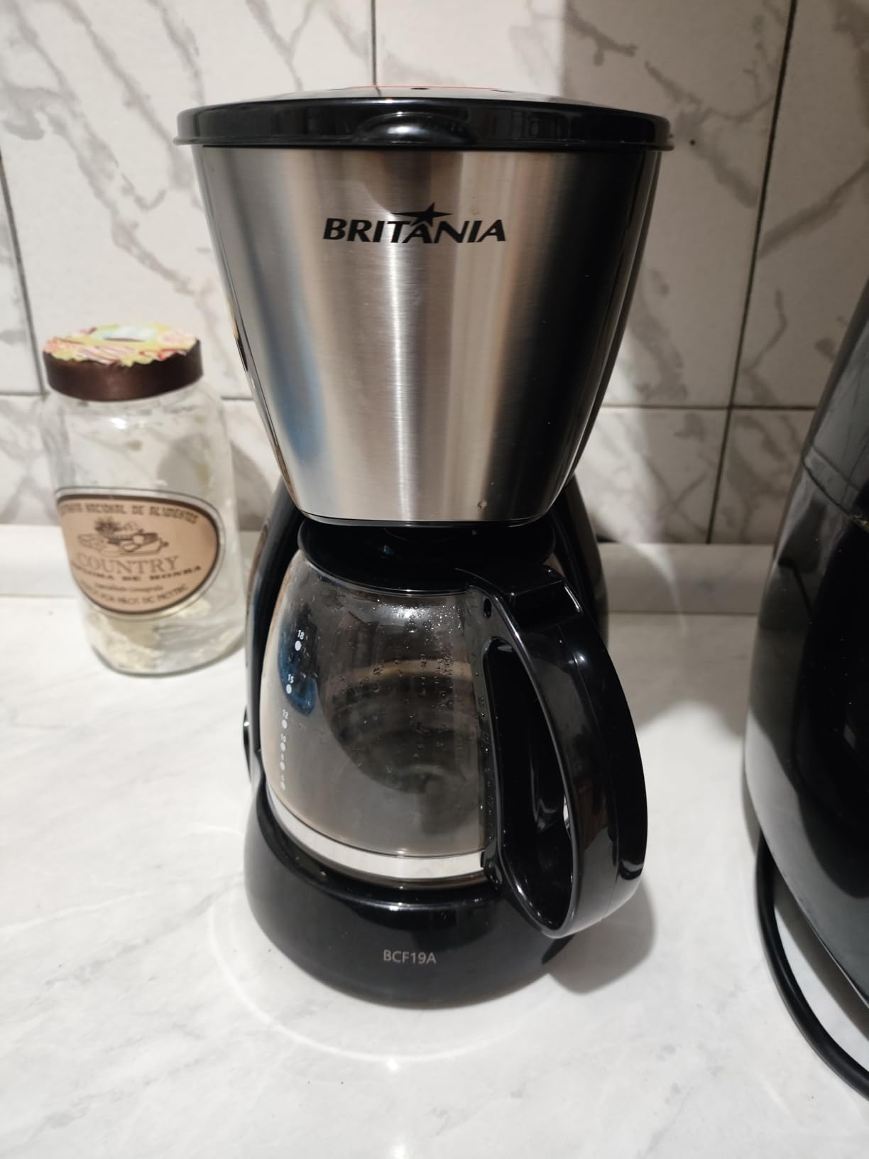 Cafeteira Britânia BCF19 Inox 18 Cafezinhos Jarra de Vidro 550W 127V