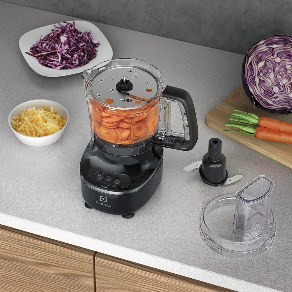 Electrolux Processador de Alimentos Efficient 3 em 1 300W 2 Velocidades + Pulsar Recipiente 710ml Preto EFP500 220V