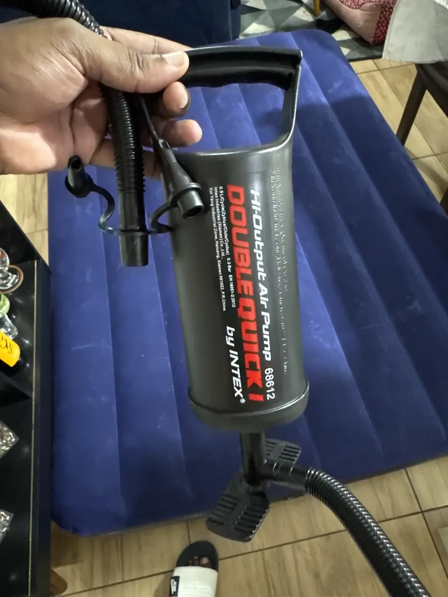 Colchão Inflável Para Casal Intex + Bomba De Ar Manual Intex Cor Azul