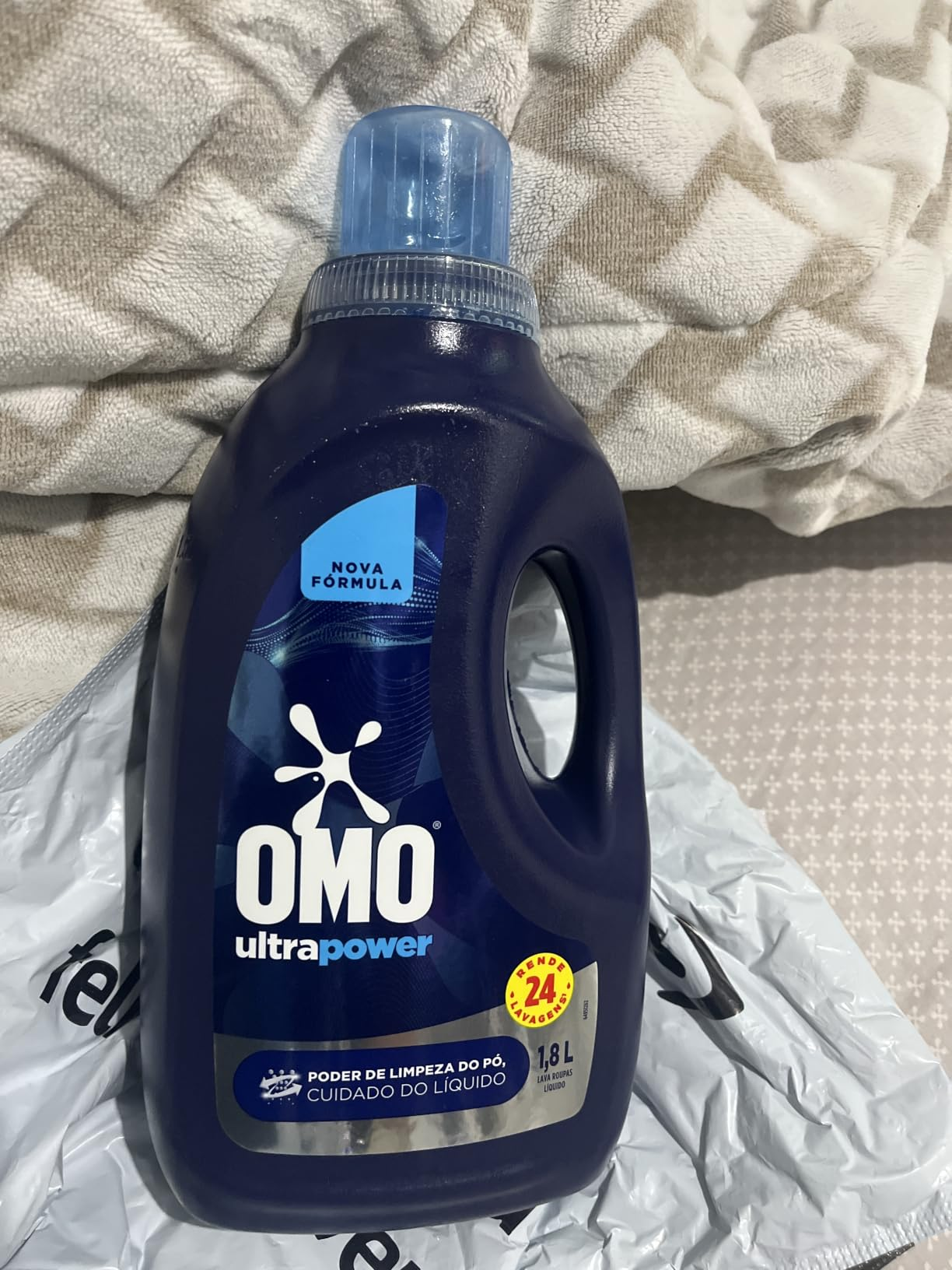 OMO Lava-Roupas Líquido Ultra Power Frasco 1,8L